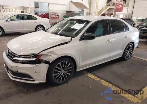2016 Volkswagen Jetta 1.8T Sport z USA, uszkodzony, nr VIN 3VWD17AJ3GM294688